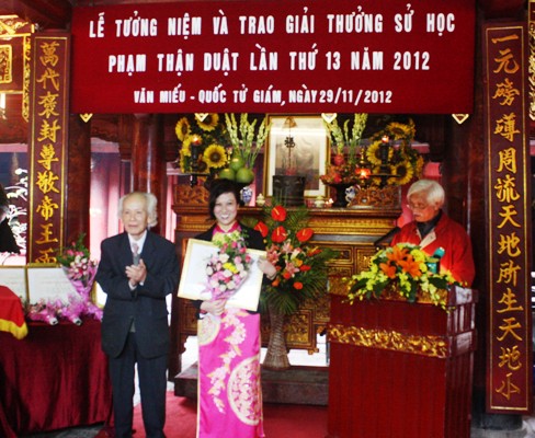 Trao giải thưởng Phạm Thận Duật năm 2012 cho 6 tiến sĩ Sử học xuất sắc